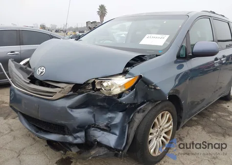 2013 Toyota Sienna Xle V6 8 Passenger z USA, uszkodzony, nr VIN 5TDYK3DC8DS364236